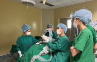 TS.BS Nguyễn Hữu Dũng chuyển giao kỹ thuật phẫu thuật nội soi  tai mũi họng nâng cao tại Bệnh viện đa khoa tỉnh Kon Tum