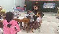 Trung tâm Y tế huyện Ngọc Hồi tổ chức truyền thông phòng, chống đau mắt đỏ tại các trường học