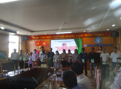 Bảo hiểm xã hội Việt Nam tổ chức Lễ phát động tặng sổ BHXH, thẻ BHYT cho người có hoàn cảnh khó khăn