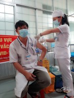 Trung tâm Y huyện Đăk Tô triển khai tiêm vắc xin phòng Covid-19 đợt I năm 2021