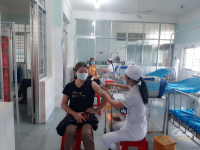 Trung tâm Y tế huyện Đăk Tô tiếp tục tổ chức  tiêm vắc xin phòng COVID-19 miễn phí cho các nhóm đối tượng ưu tiên