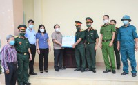 Ủy ban nhân dân tỉnh Kon Tum thăm, tặng quà tại các cơ sở cách ly,  Chốt kiểm tra liên ngành phòng chống dịch COVID-19