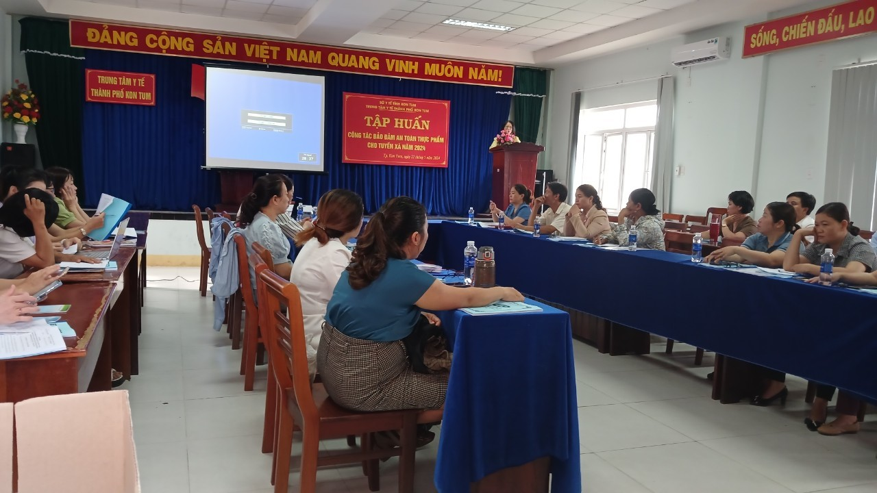 Tập huấn chuyên môn về an toàn thực phẩm và phần mềm quản lý an toàn thực phẩm cho tuyến xã trên địa bàn thành phố Kon Tum
